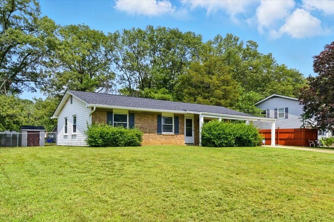 Building Photo - 643 University Dr Rental