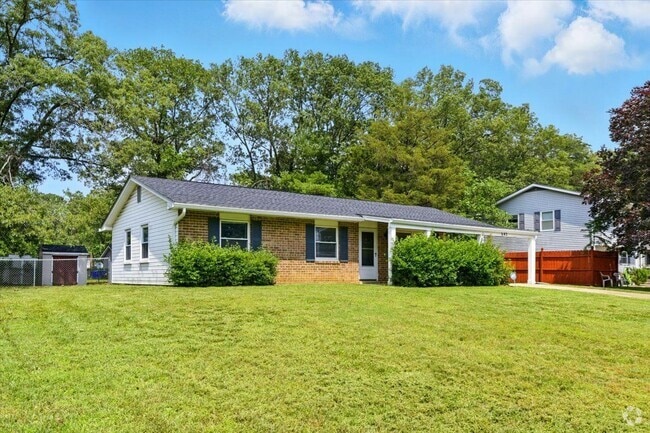 Building Photo - 643 University Dr Rental