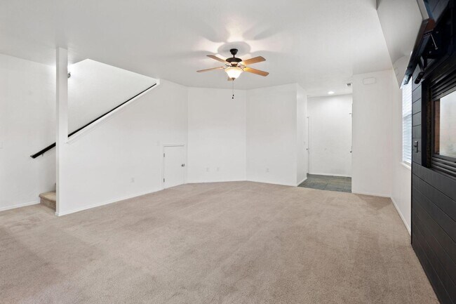 Photo - 668 Kaitlin Ln