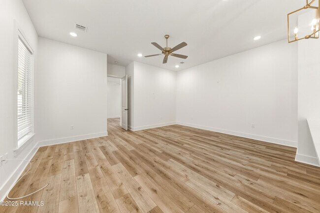 Photo - 119 Mayberry Grv St