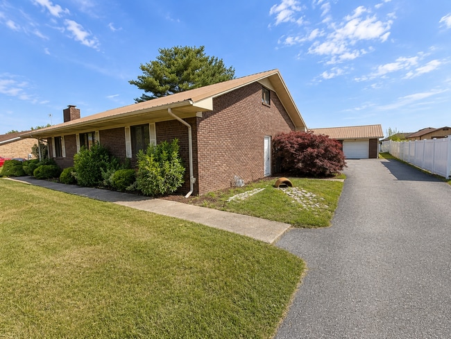 Photo - Spacious 3-Bedroom Ranch for Rent in Franklin, KY!