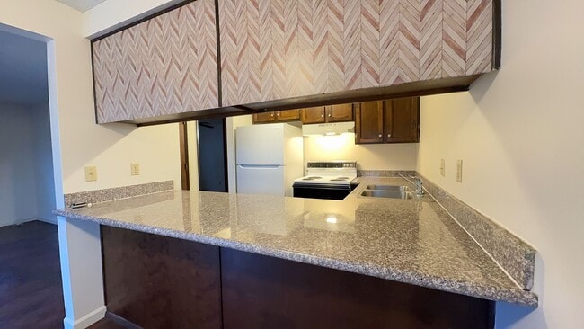 Building Photo - 1048-1048 Woodrow Ln Unit 1044