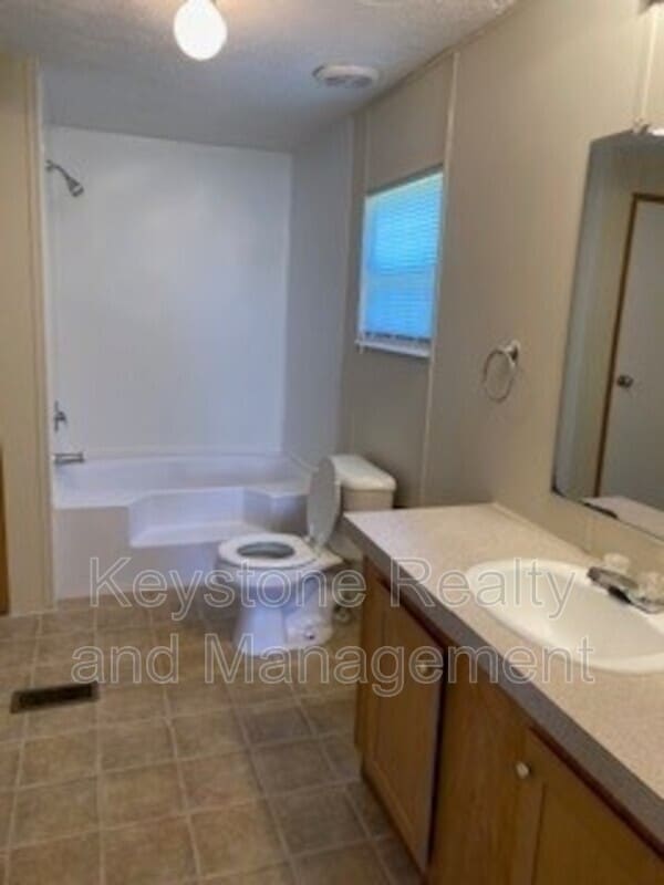 Photo - 106 Hercules Ct