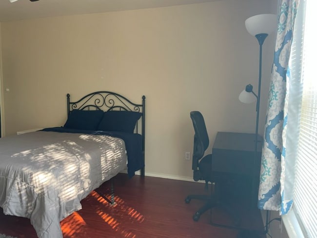 Photo - 1700 Balsam Way