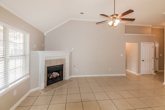 Photo - 4283 Ravenwood Park W