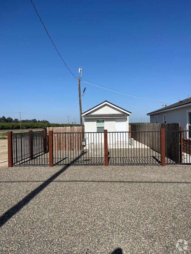 Building Photo - 6155 Foote Rd Unit 6157 Foote Rd Rental