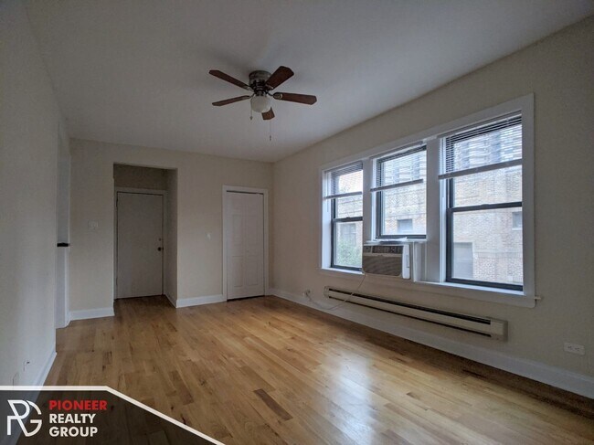 Photo - 3721 N Pine Grove Ave Unit 3720.5-W2