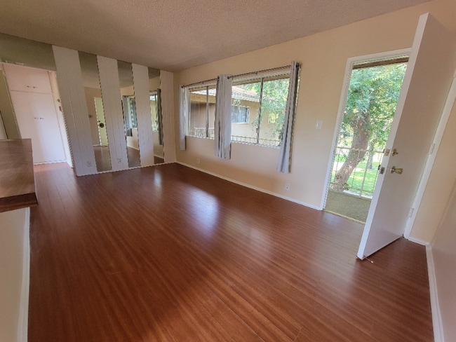 Photo - 13530 Leadwell St Unidad 8