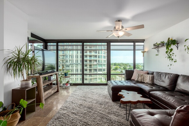 Building Photo - 4808 N 24th St Unit 703