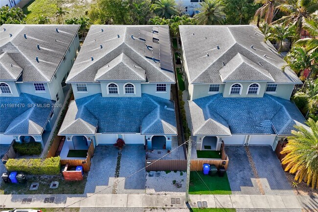 Photo - 1139 NE 3rd Ave