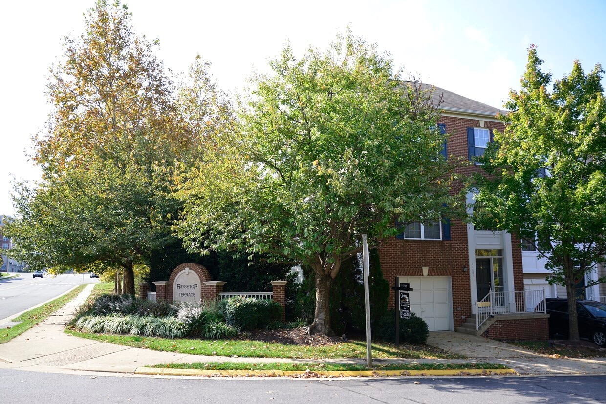 Corner View - 11401 Abner Ave (Fairfax, VA)