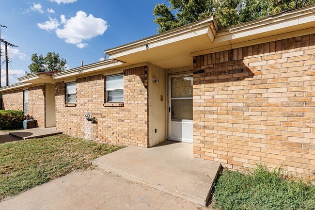 Building Photo - 2 Bedroom Duplex with MOVE IN SPECIAL Rental