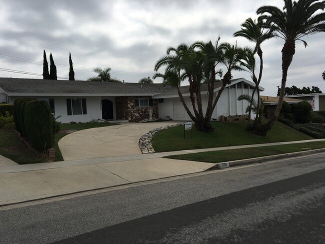Building Photo - Spacious Four Bedroom Home In Ladera Heights