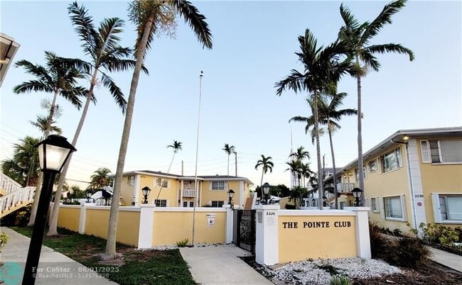 Photo - 2230 NE 56th Pl Unidad 208