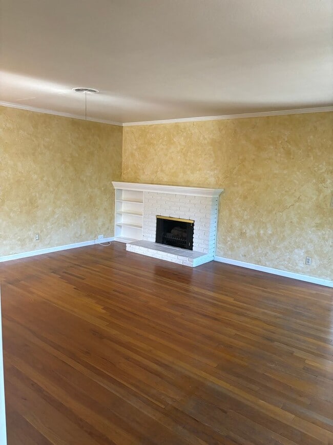 Photo - 3 B/R 2 BA Charming house COMING SOON!