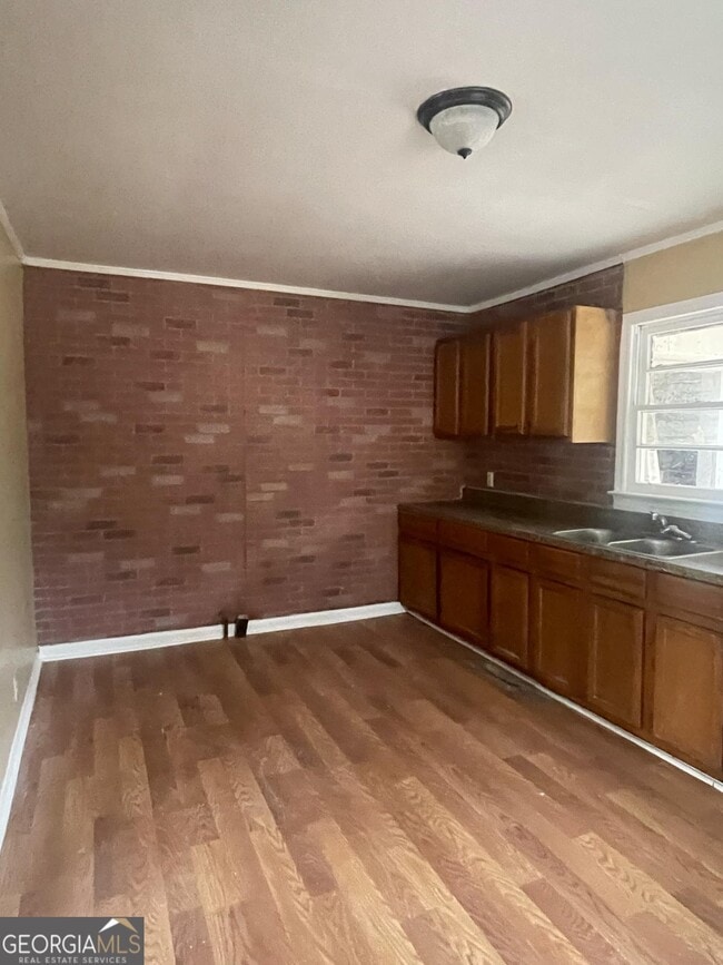 Photo - 211 Poplar St