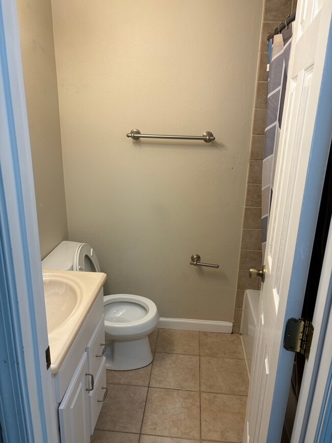 Photo - 13714 Bidwell Pl