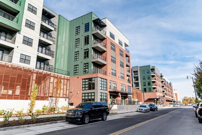 Harbor Side at Conwood Flats Apartments