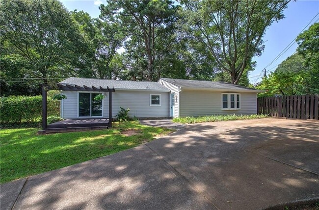 Building Photo - 447 Floyd St SE