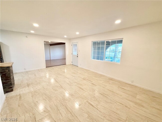 Photo - 510 E Simkins Rd
