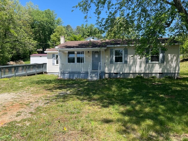 Building Photo - 2 BR 1 BA House in Buchanan VA