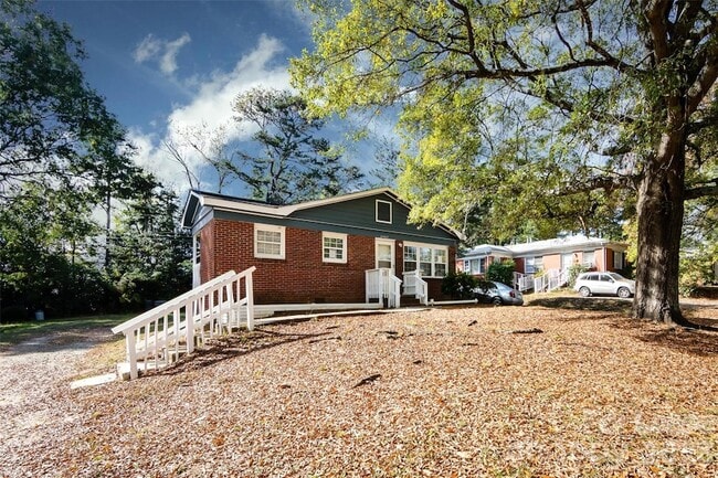 3427 Meredith Ave