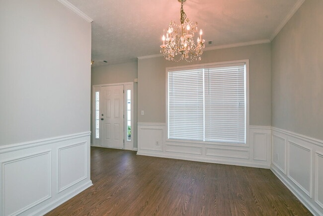 Photo - 425 Clairidge Ln SW