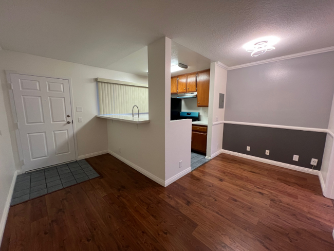 Photo - 14615 Burbank Blvd Apartamento Unidad 202A