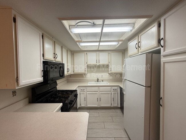 Building Photo - 848 Woodland Ave