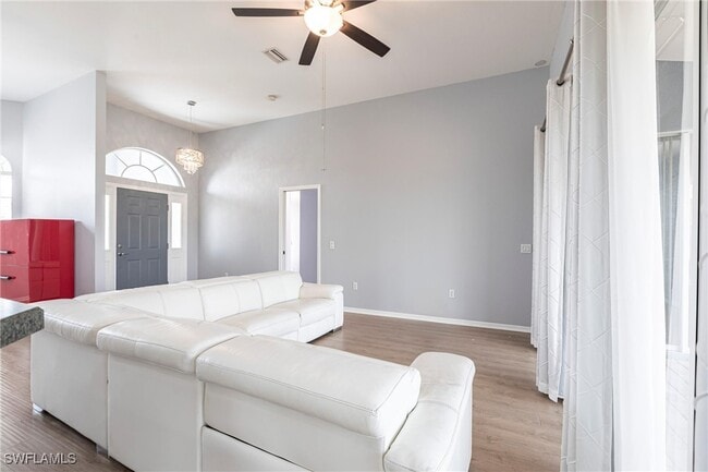 Photo - 7306 Powder Puff