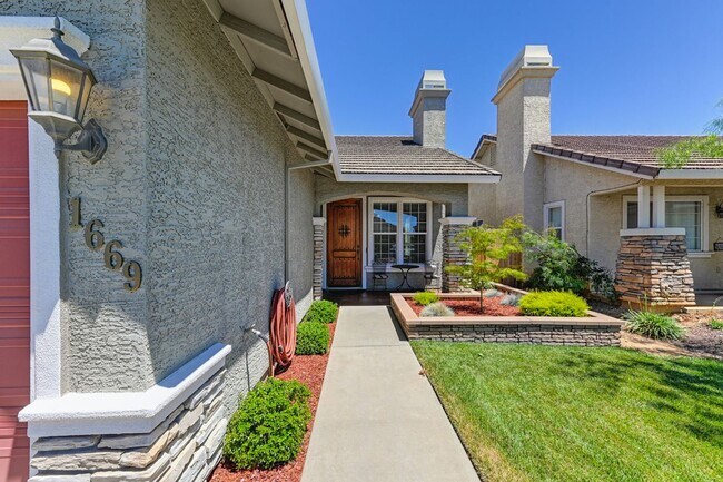 Photo - 1669 Calabasa Dr