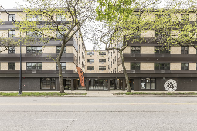 The District @ Sheridan - Exterior - District @ Sheridan - 5536 N Sheridan Rd Rental