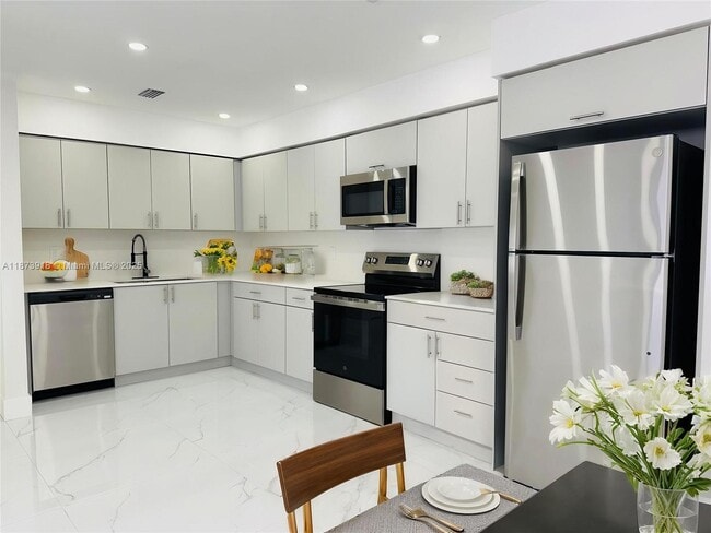 Photo - 1440 N 71st Ave
