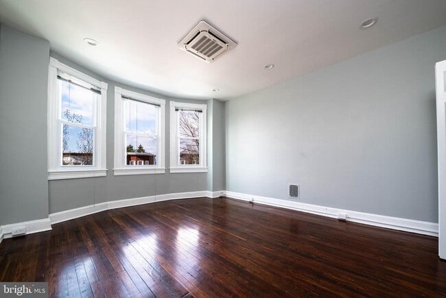 Photo - 4119 Falls Rd