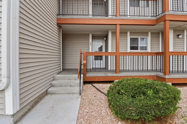 Building Photo - $1,495.95 - 1 Bed, 1 Bath Updated Unit #22