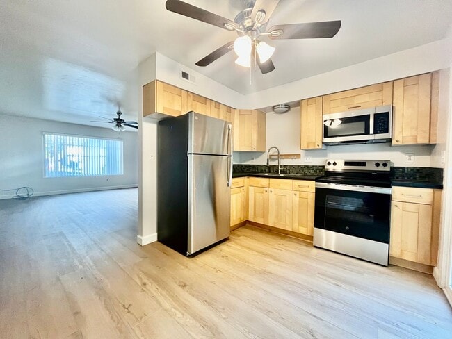 Building Photo - 3840-3842 Dove Unit 3842