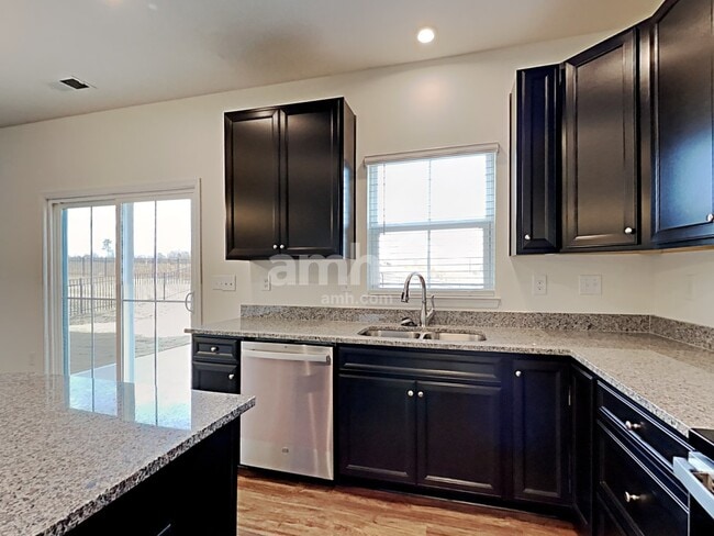 Photo - 5057 Twin River Dr