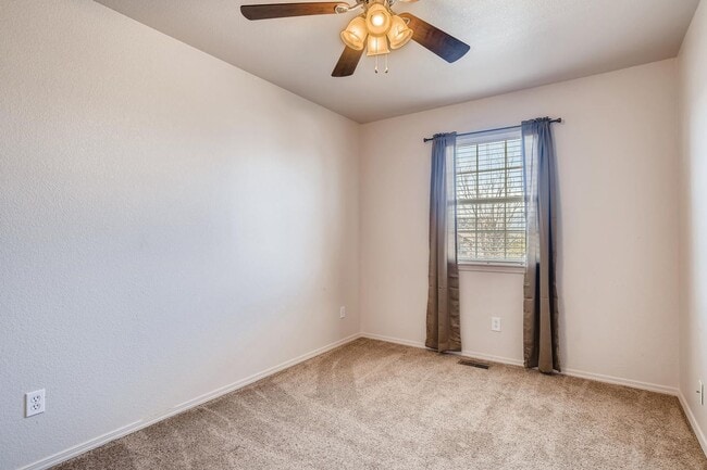 Building Photo - 4 Bed 4 Bath Stetson Hills Home!