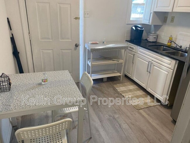 Photo - 5701 Middlesex Dr Unit 2