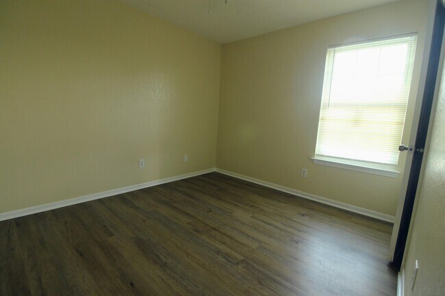 3901 Crosscut Loop
