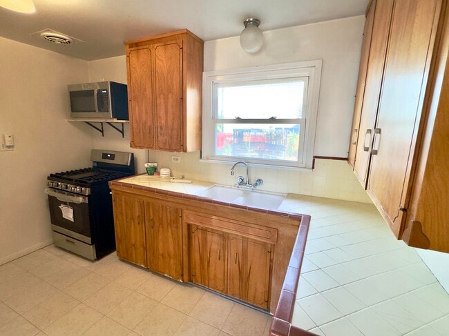 Photo - 1914 S Tremont St