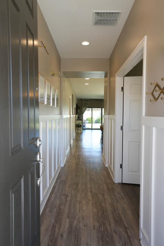 Photo - 884 W Whistling Thorn Ave