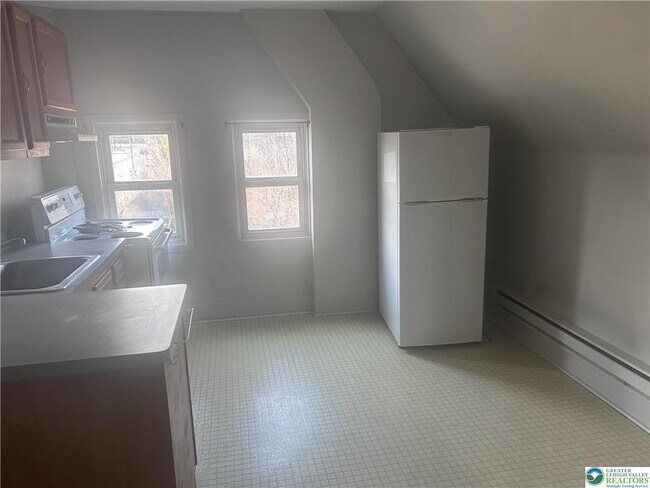 Photo - 146 W Broad St Unit 3rd floor