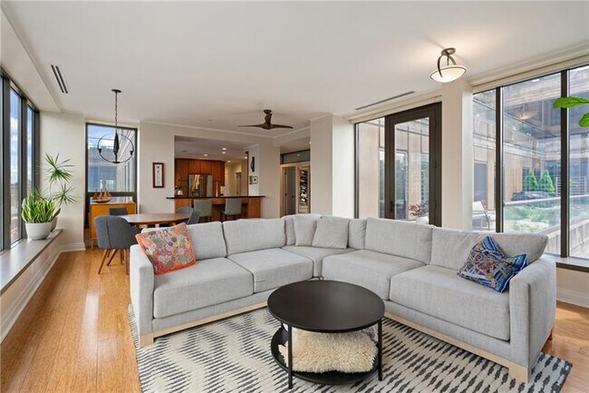 Photo - 151 Fort Pitt Blvd