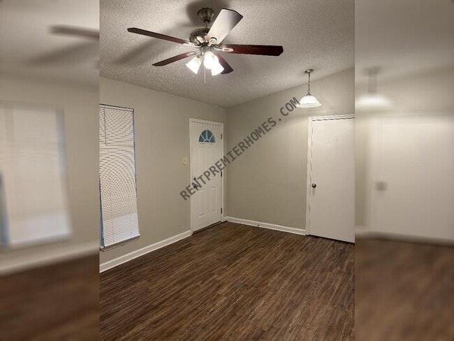 Photo - 8403 Woodview Dr E