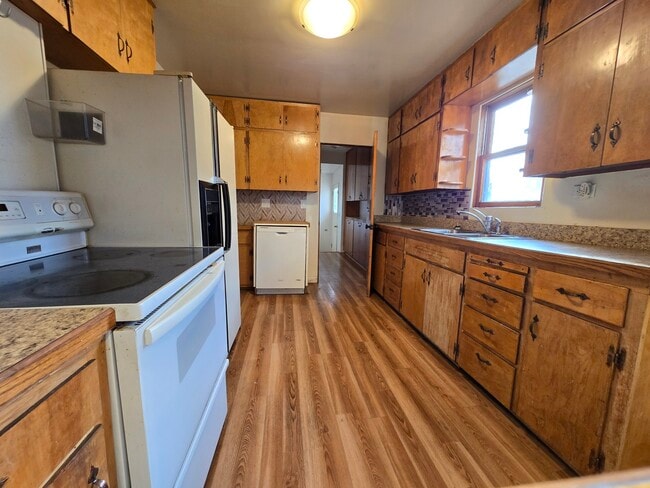 Photo - 902 7th Ave N