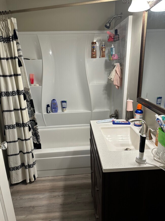 Photo - 69 Walnut St Student Housing