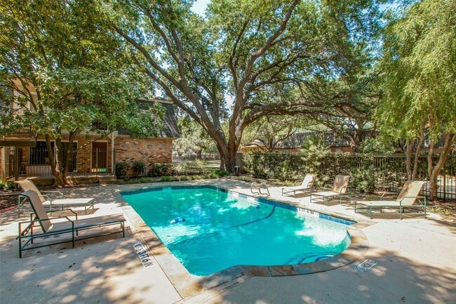 Building Photo - 5323 Fleetwood Oaks Ave Unit 156