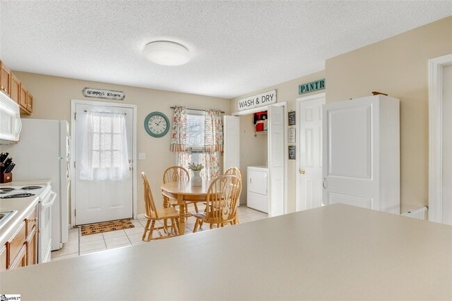 Photo - 213 Springfield Cir