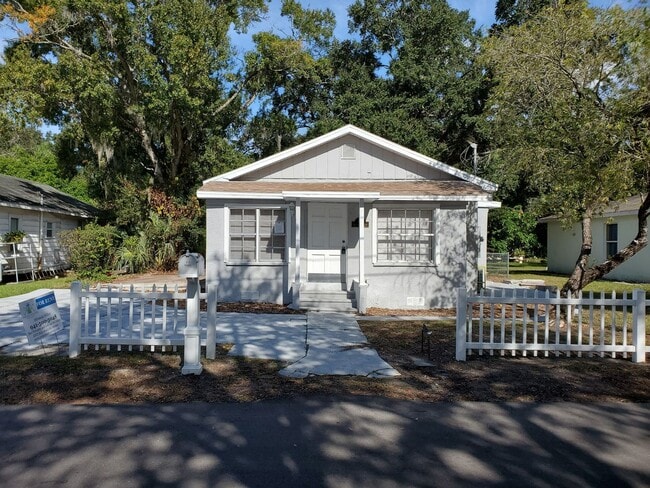 2 Bedroom, 1 Bathroom Home with Yard - 7 M... - 2 Bedroom, 1 Bathroom Home with Yard - 7 M...